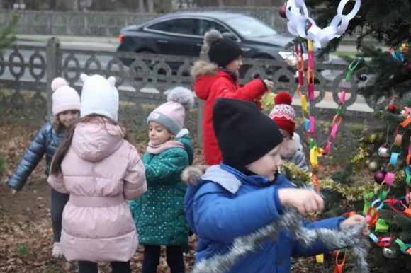 Wspólne ubieranie choinki i kolacja wigilijna w Chylinie