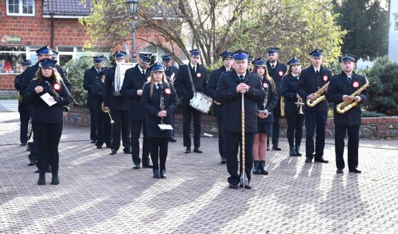 Nowe stroje dla Młodzieżowej Orkiestry Dętej OSP Władysławów