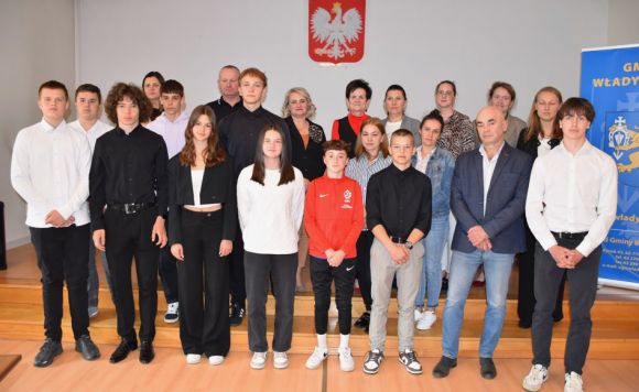 Sport to pasja i wyrzeczenia – wręczenie stypendiów sportowych w Gminie Władysławów