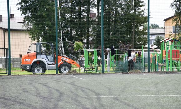 Trwają prace modernizacyjne na boisku Orlik