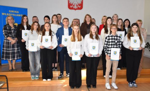 Wytrwałość i nauka nagrodzone stypendiami Wójta Gminy Władysławów