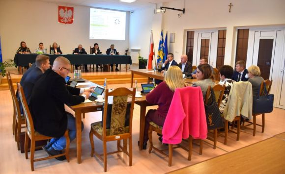 Ważne decyzje dla mieszkańców. Podsumowanie XVI Sesji Rady Gminy Władysławów