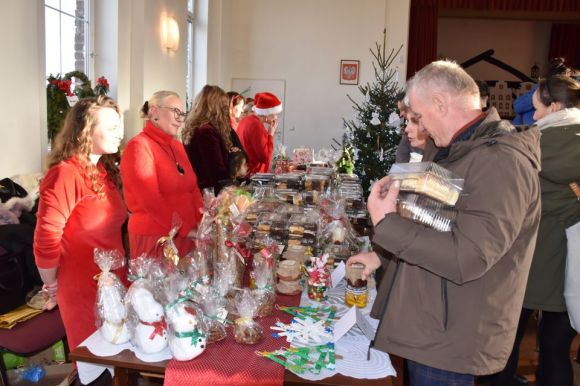 Święta zaczynają się od niesienia dobra. III Jarmark Bożonarodzeniowy w gminie Władysławów pełen wzruszeń