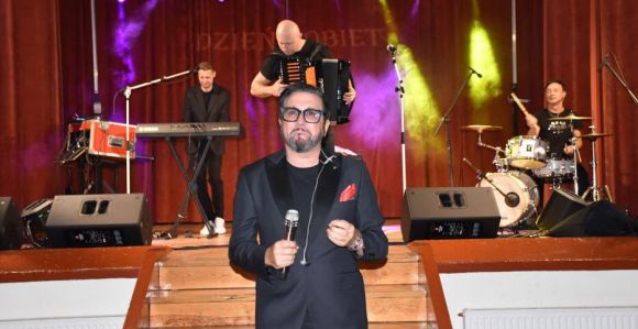 Dzień Kobiet w gminie Władysławowie – muzyka, życzenia i miła atmosfera