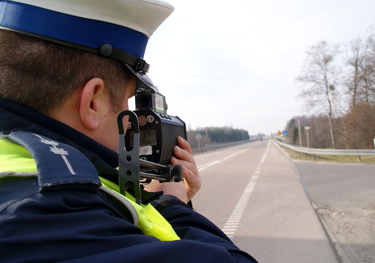 Nietrzeźwy kierowca z dożywotnim zakazem prowadzenia pojazdów zatrzymany przez policjantów